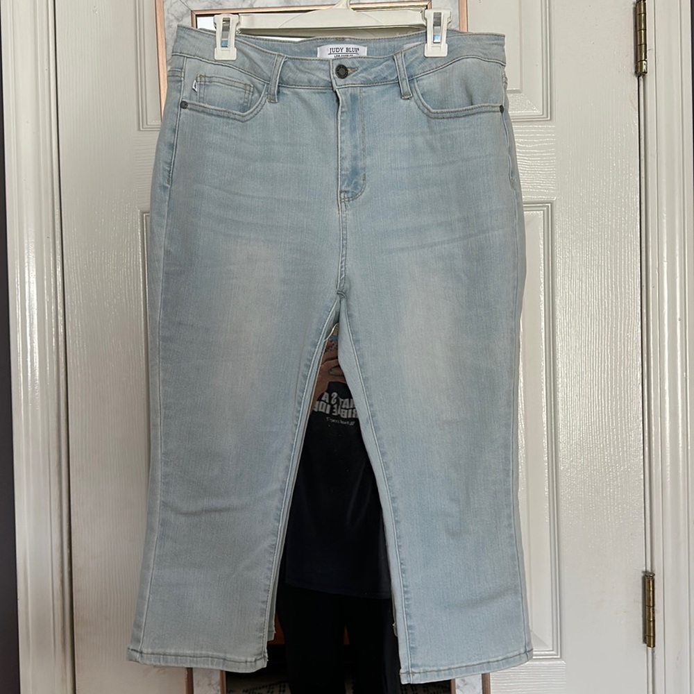 Judy Blues skinny Capri size 15/32